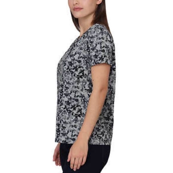 XL: Nicole Miller Floral Short Sleeve Shirt. - Picture 7 of 9